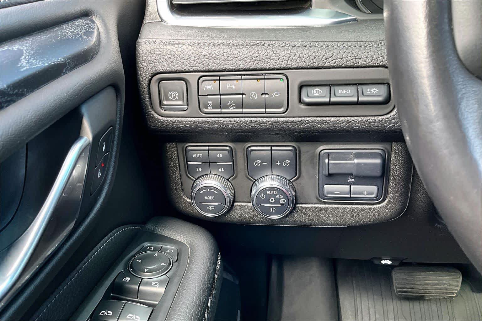 Used 2021 GMC Yukon Denali w/ Denali Ultimate Package AWD/4WD image 32