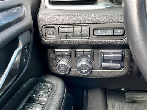Used 2021 GMC Yukon Denali w/ Denali Ultimate Package AWD/4WD image 32