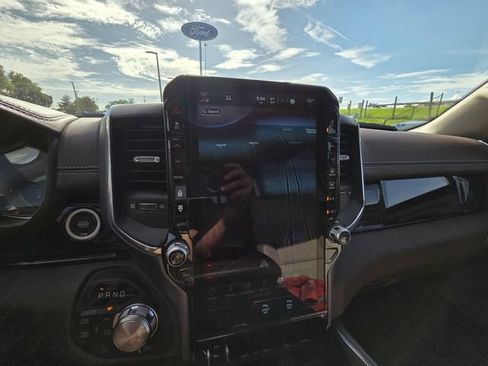 Used 2025 RAM 1500 Laramie AWD/4WD image 18