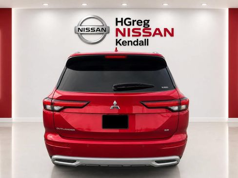 Used 2024 Mitsubishi Outlander AWD image 6