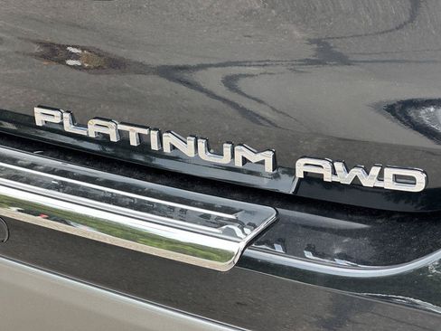 Certified 2025 Toyota Highlander Platinum AWD/4WD image 17