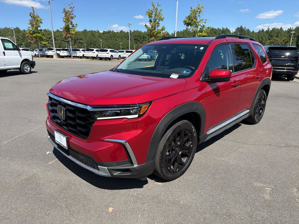 Used 2025 Honda Pilot Touring image 3