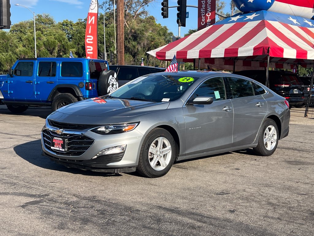 Used 2024 Chevrolet Malibu LT FWD image 2