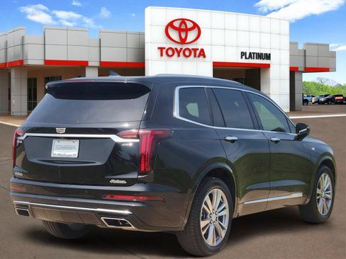 Used 2023 Cadillac XT6 Premium Luxury FWD image 4