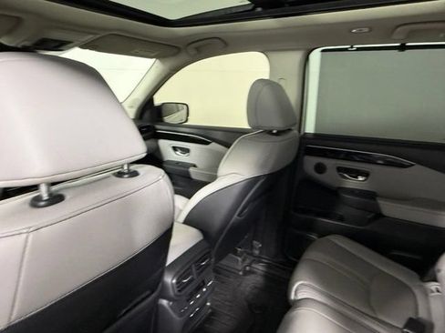 Used 2025 Honda Pilot Touring image 39