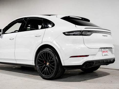 Used 2020 Porsche Cayenne S image 42