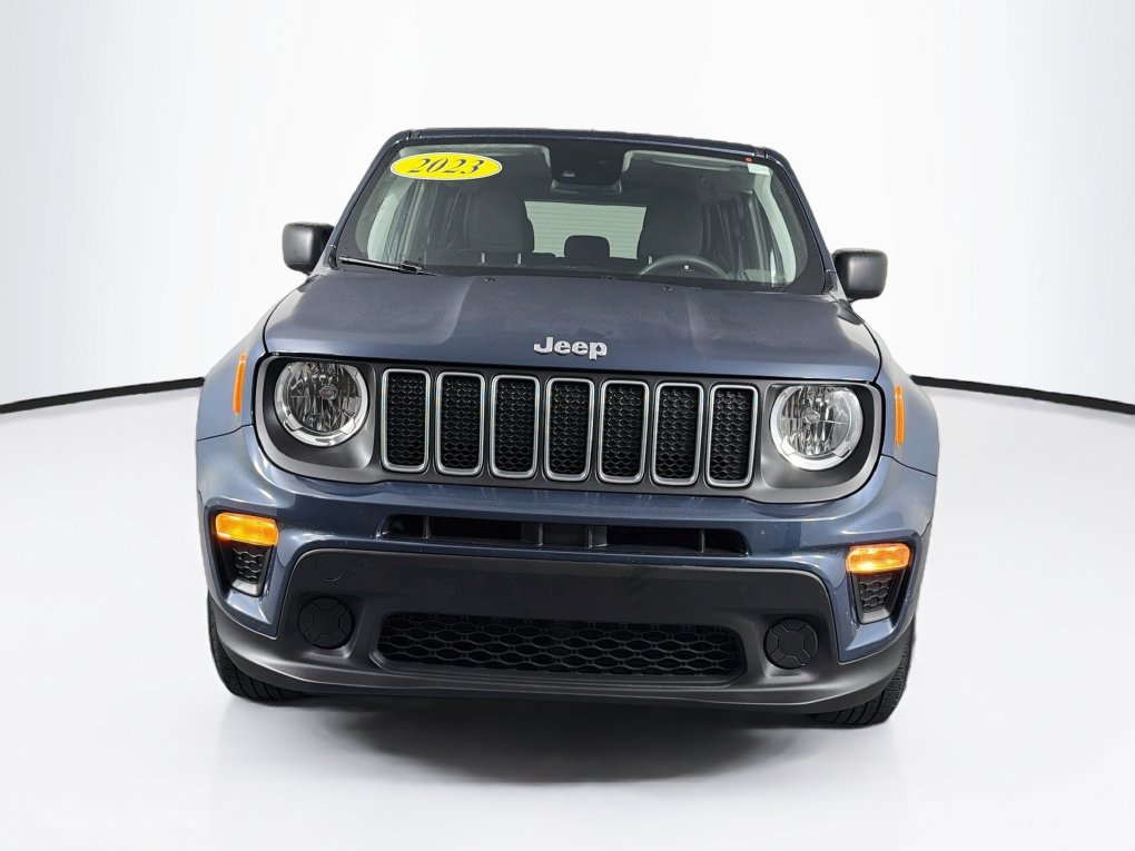 Used 2023 Jeep Renegade Latitude AWD/4WD image 2
