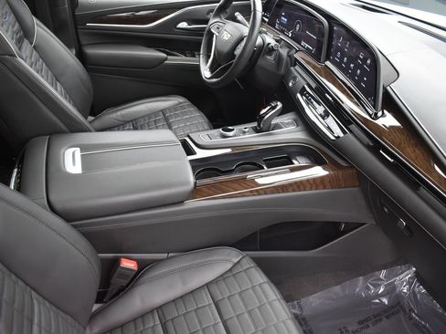 Used 2023 Cadillac Escalade Sport Platinum image 38