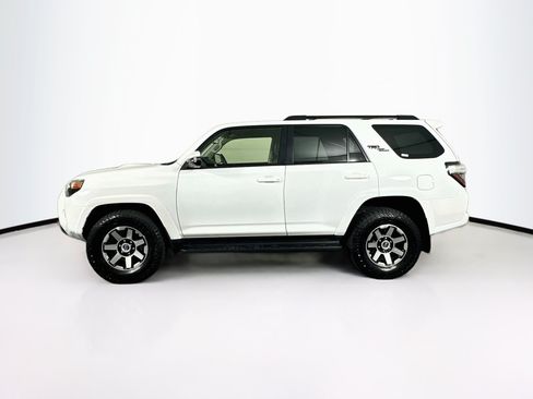 Used 2024 Toyota 4Runner TRD Off-Road Premium AWD/4WD image 4