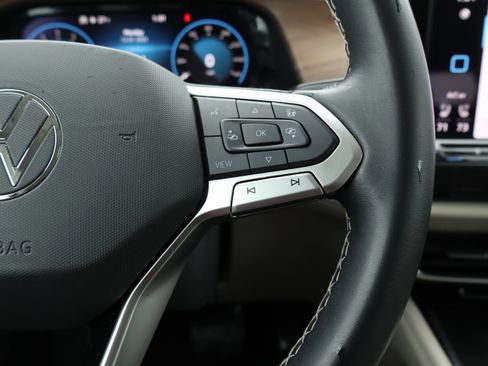 Used 2024 Volkswagen Atlas SE image 34