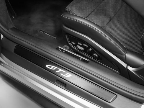 Certified 2022 Porsche 911 GT3 RWD image 40
