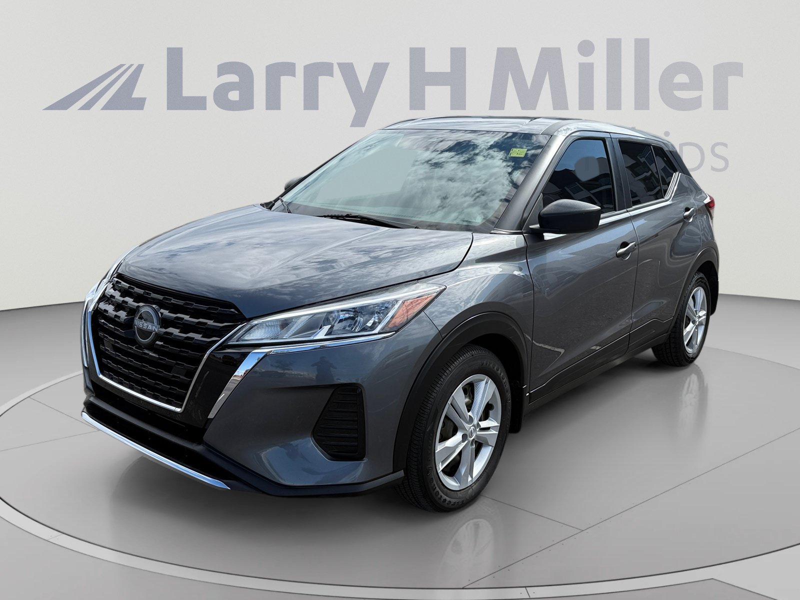 Used 2024 Nissan Kicks S FWD image 1