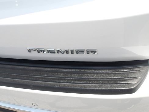 Used 2021 Chevrolet Tahoe Premier w/ Premium Package image 9