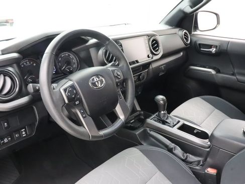 Used 2022 Toyota Tacoma TRD Off-Road AWD/4WD image 18