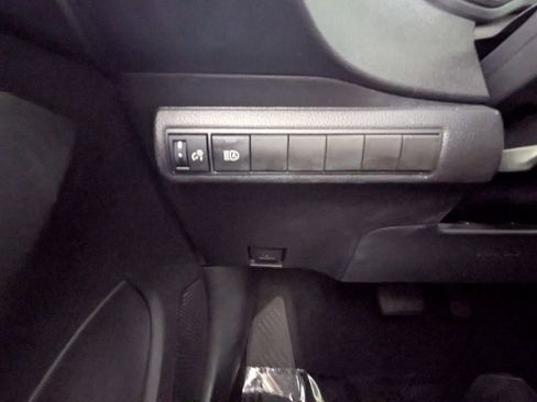 Used 2020 Toyota Corolla LE image 19