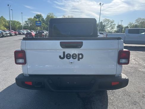 Used 2023 Jeep Gladiator Sport AWD/4WD image 6