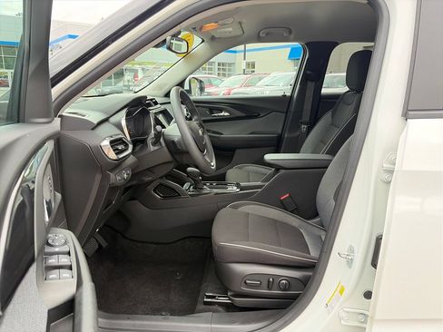 Used 2023 Chevrolet TrailBlazer LT w/ Convenience Package FWD image 10