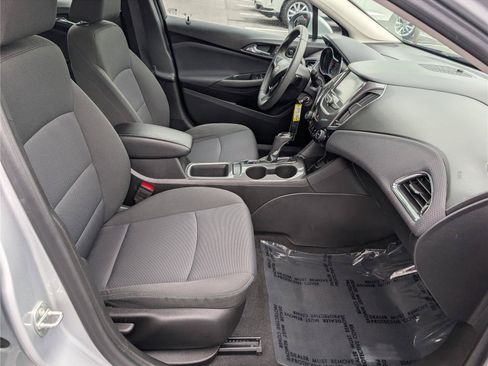 Used 2018 Chevrolet Cruze LT FWD image 11