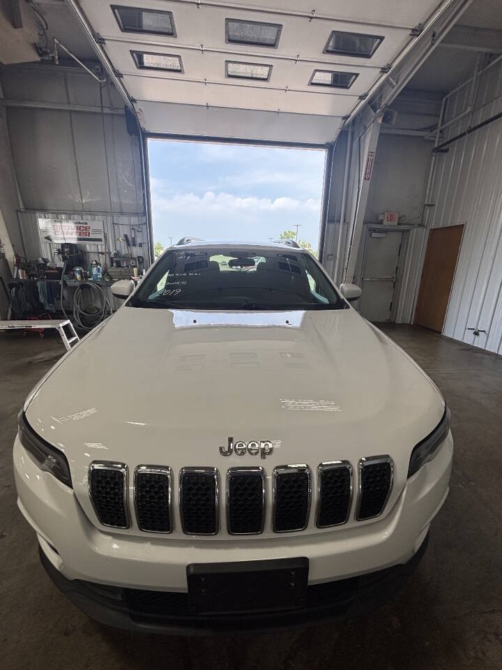 Used 2019 Jeep Cherokee Latitude w/ Popular Appearance Group AWD/4WD image 3