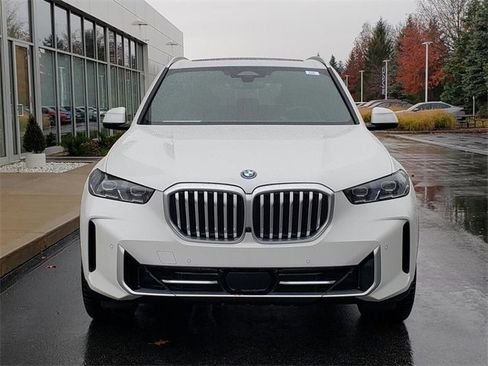 New 2026 BMW X5 xDrive50e image 2