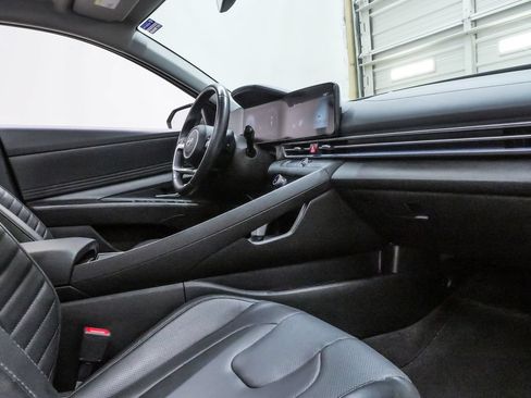Used 2022 Hyundai Elantra Limited FWD image 13