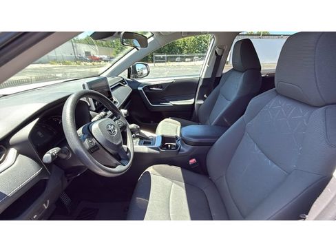 Certified 2024 Toyota RAV4 XLE AWD/4WD image 31