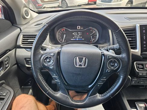 Used 2017 Honda Pilot Touring image 11