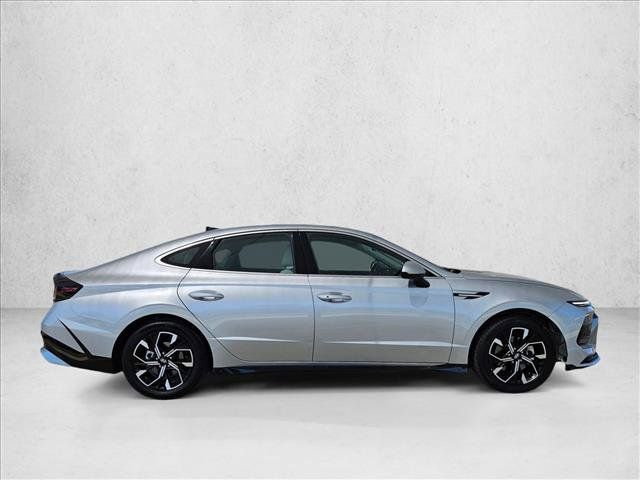 Used 2025 Hyundai Sonata SEL FWD image 4