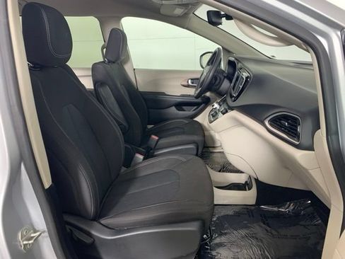 Used 2023 Chrysler Voyager LX FWD image 22