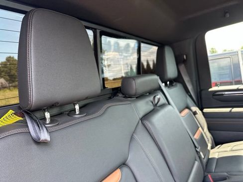 Used 2024 GMC Sierra 2500 AT4 w/ AT4 Premium Plus Package AWD/4WD image 16