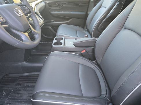 New 2026 Honda Odyssey Touring image 11