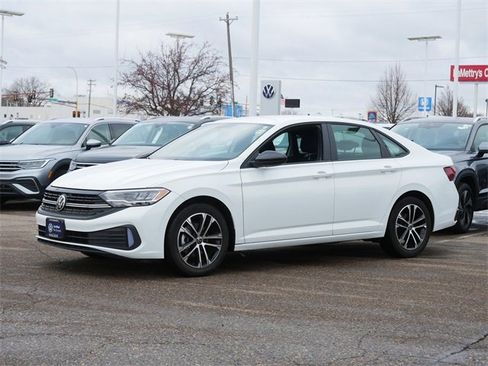 Certified 2022 Volkswagen Jetta Sport image 3