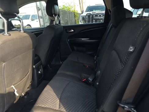 Used 2019 Dodge Journey SE image 22
