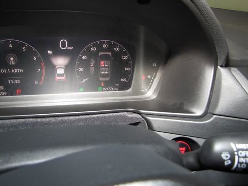 Certified 2025 Honda Accord LX image 4