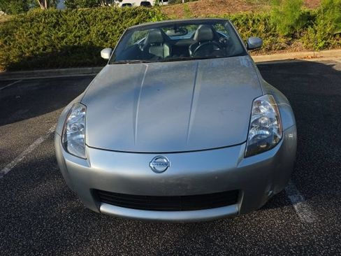Used 2004 Nissan 350Z Touring RWD image 2