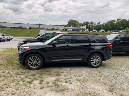 Certified 2023 Ford Explorer XLT w/ Equipment Group 202A AWD/4WD image 5