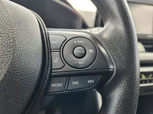 Used 2021 Toyota RAV4 XLE w/ Convenience Package FWD image 28