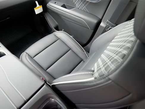 New 2026 GMC Acadia Denali w/ Super Cruise Package image 27