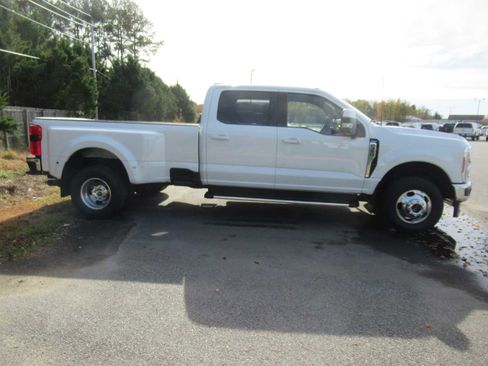 Used 2023 Ford F350 Lariat image 4