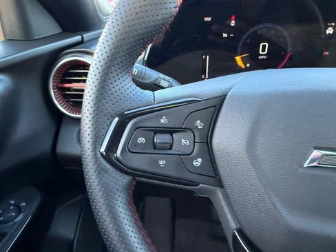 Used 2024 Chevrolet Trax RS w/ Sunroof Package image 12