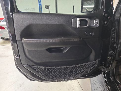 Used 2020 Jeep Gladiator Overland image 11