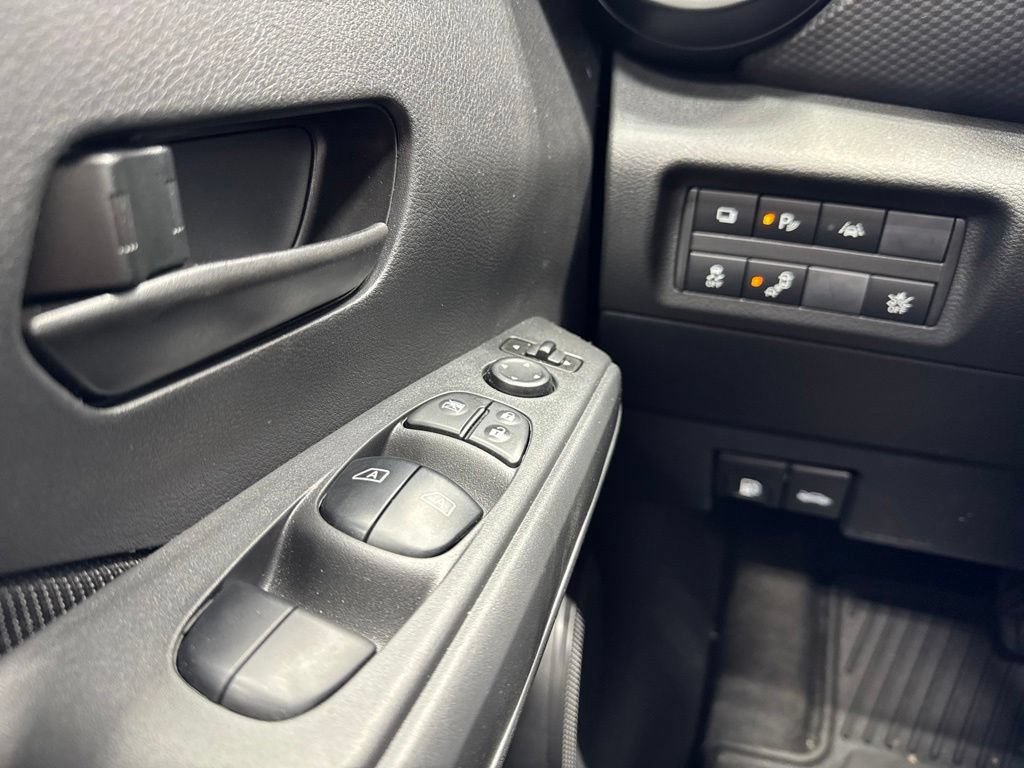 Used 2025 Nissan Kicks Play S FWD image 8