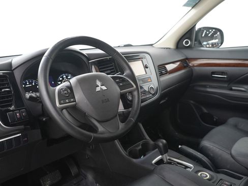 Used 2014 Mitsubishi Outlander SE AWD/4WD image 26