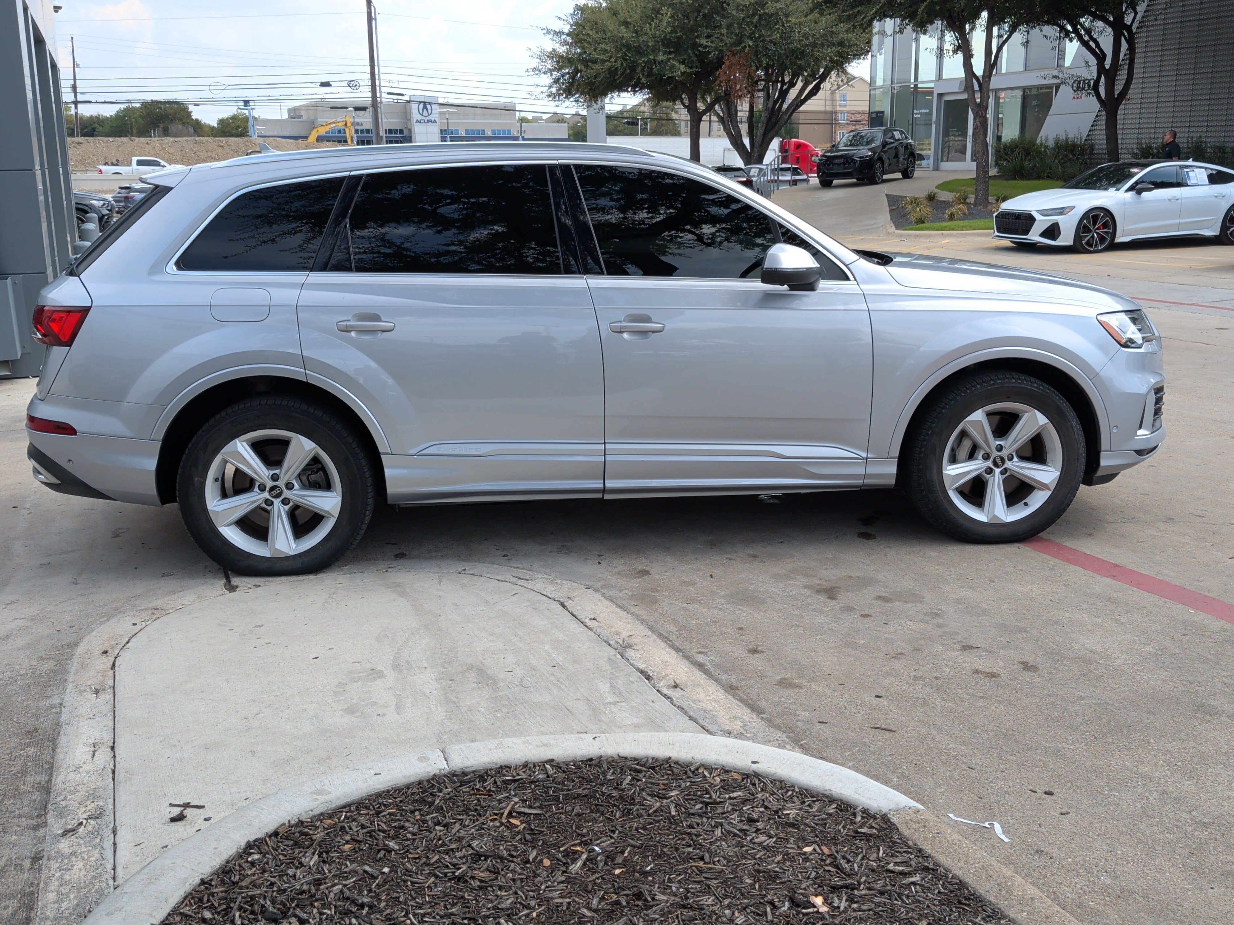 Used 2022 Audi Q7 2.0T Premium Plus w/ Premium Plus Package AWD/4WD image 11