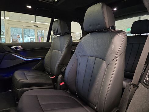 Certified 2022 BMW X7 xDrive40i w/ Premium Package image 11