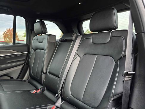 Used 2023 Jeep Grand Cherokee Overland w/ Luxury Tech Group IV image 23