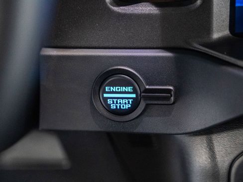 Used 2025 Ford Bronco Badlands image 32