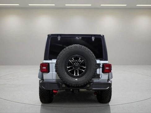 Used 2024 Jeep Wrangler Unlimited Rubicon w/ XTREMEE 35" Tire Package AWD/4WD image 4