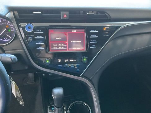 Used 2018 Toyota Camry L image 12