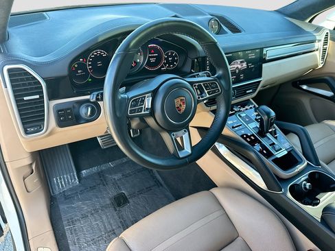 Used 2019 Porsche Cayenne Turbo image 9